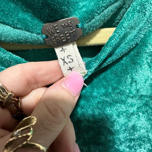Free People We The Free Crushed Velvet Green Blouse EUC Size XS - Picture 5 of 5